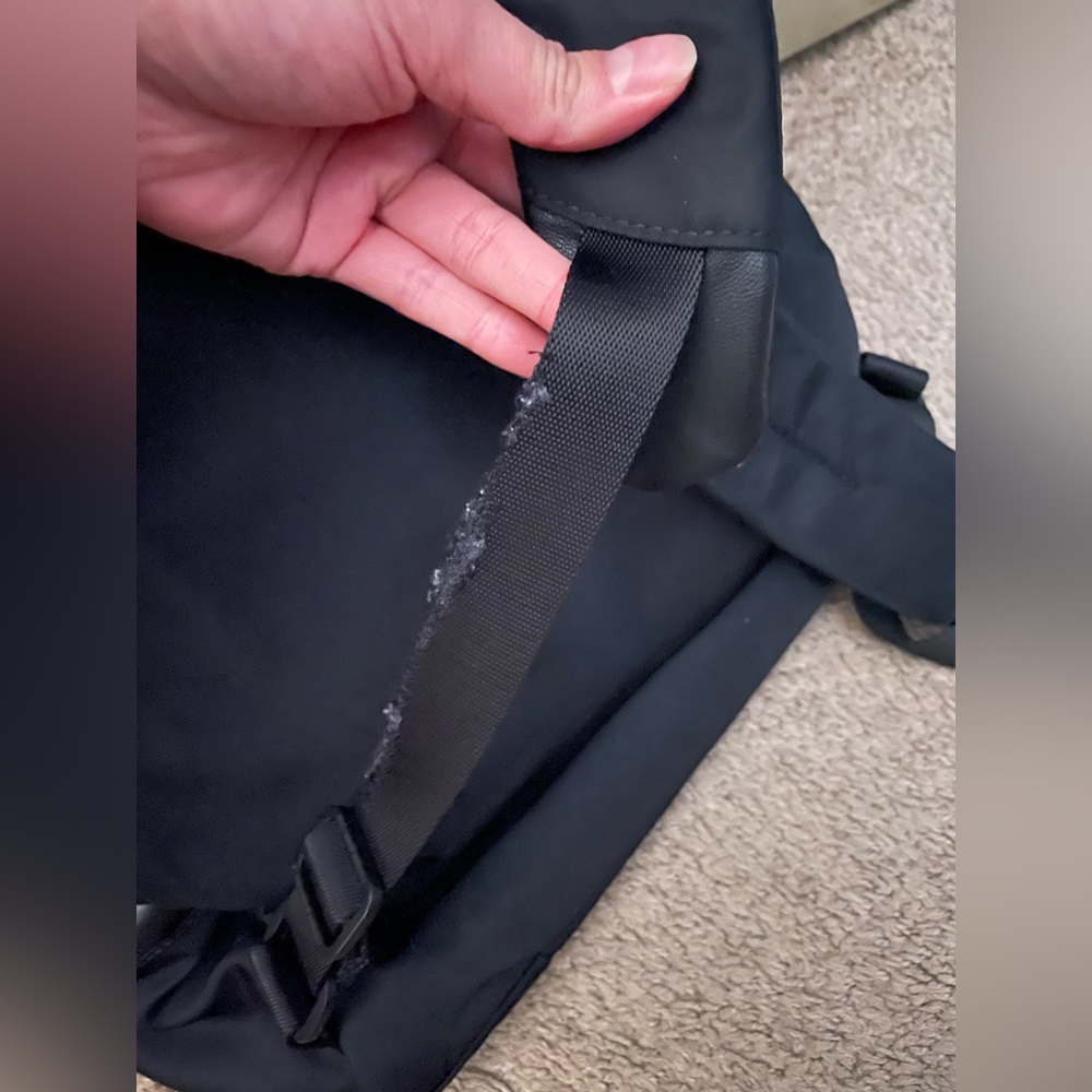 Lululemon backpack USED fair condition - Picture 5 of 9